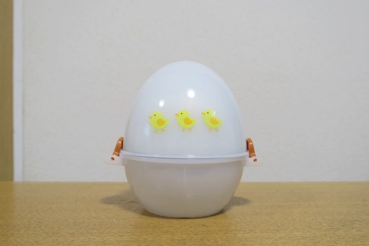 カインズで購入した「レンジピヨ」。レンジでゆで玉子を作ることができる調理