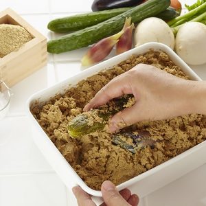 ぬか床の作り方とお手入れ方法【動画アリ】 ぬか床の作り方とお手入れ方法【動画アリ】