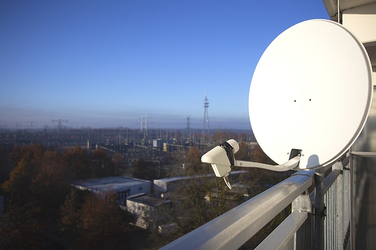 地デジ用アンテナの取り付け方 〜ベランダへの設置編〜