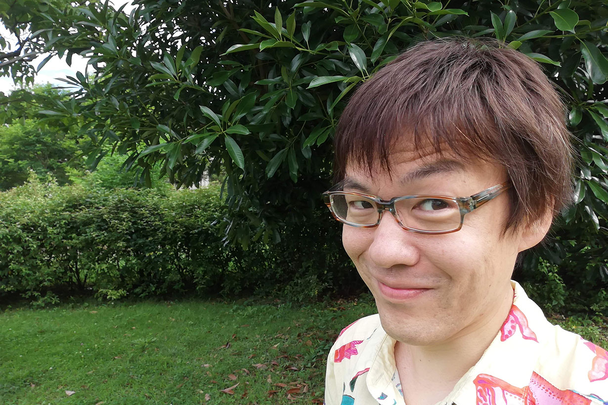 自撮りで顔をつくるとなんか過剰になってしまう