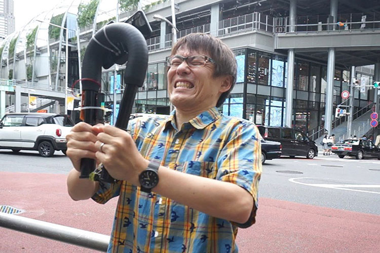 脱・作り顔。表情ゆたかな自撮りが絶対撮れるデバイス