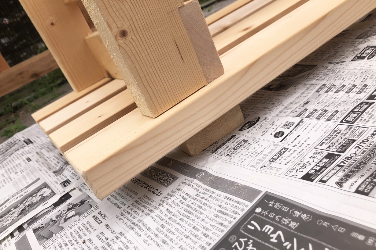 プロが木材塗装のコツを実践解説 木製ベンチは水性塗料一択 となりのカインズさん