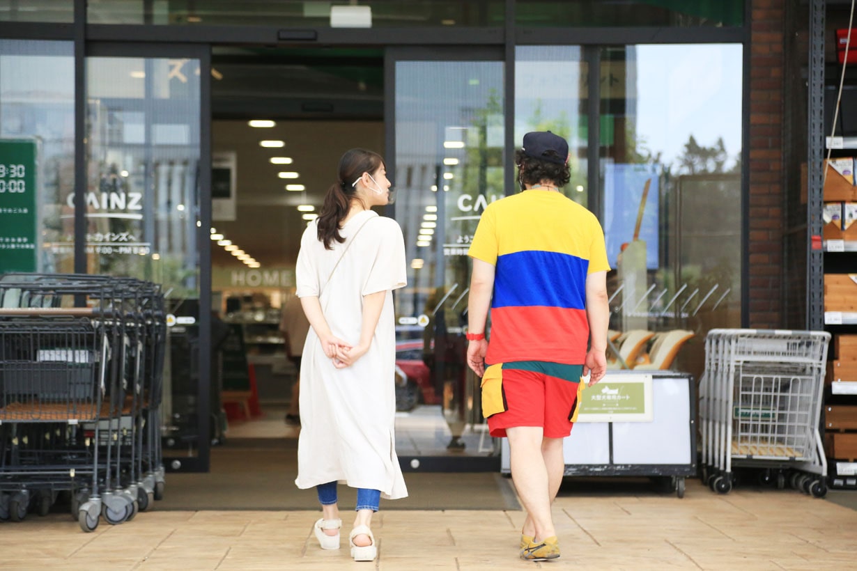 カインズに入店する高山洋平社長とりな助さん
