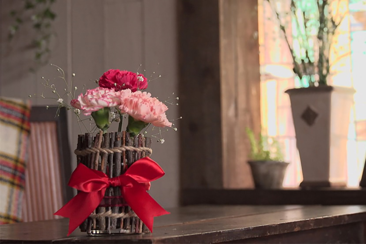 小枝で作るナチュラルテイストな花瓶DIY 【カインズDIY】 | となりの