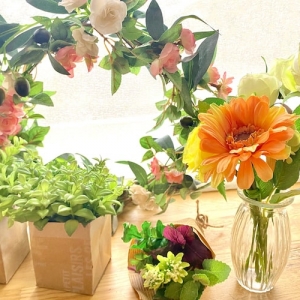 枯れない・花粉ない・お手入れ簡単！ プロが教える「造花」のお部屋コーディネート術