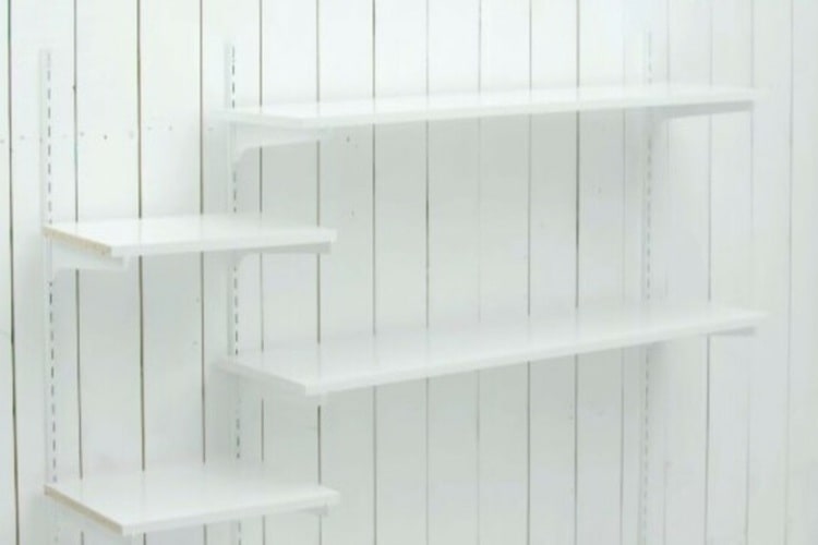 棚受け支柱を使って壁に棚を取り付ける方法とは?棚受けの種類や支柱探しのポイントなどを解説