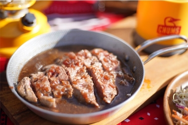 キャンプ飯をおしゃれに！ 【映える撮影方法のコツ】  となりの 