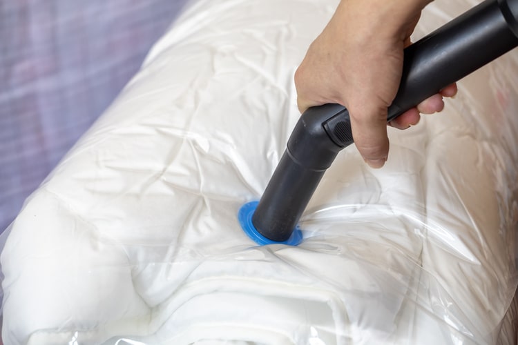 ふとん圧縮袋の使い方とは？使う前の準備や正しい手順を解説