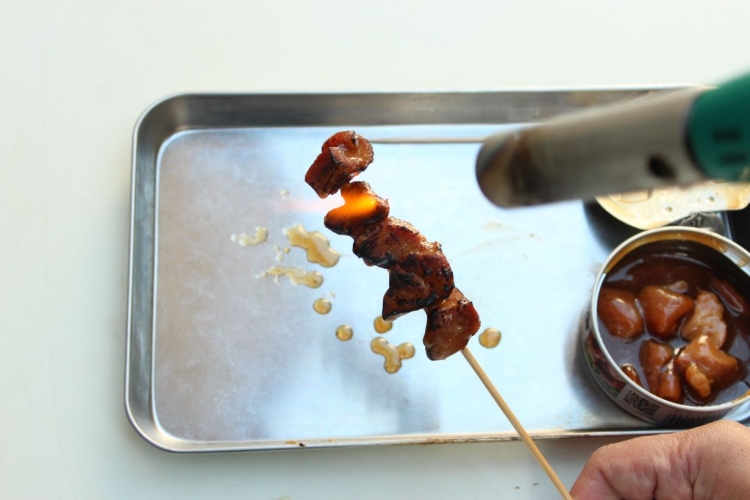 炙ると美味しい食材ランキング。トーチバーナーで手早く炙るだけ! | となりのカインズさん
