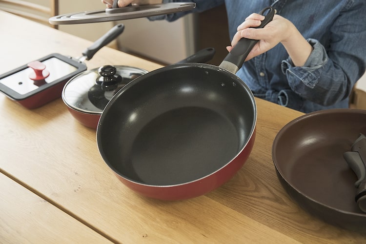 料理研究家に聞くフライパンの選び方。素材、加工、サイズ、深さ、自分にあったものは?