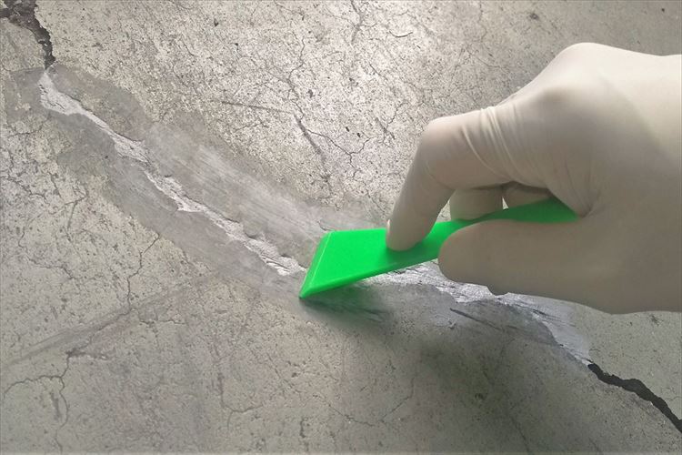 DIY感覚で家の補修。インスタントセメントでセルフ補修のススメ