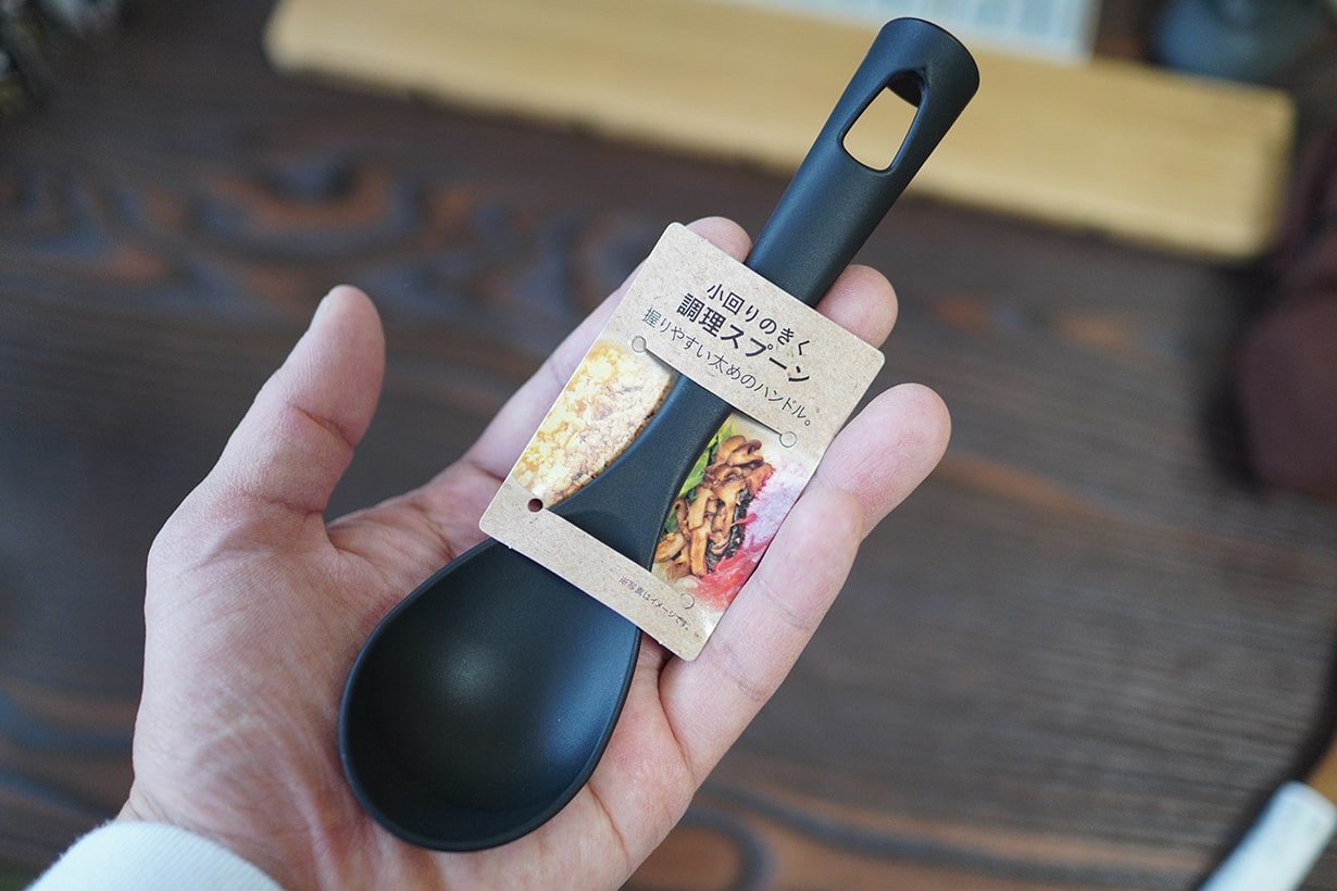 目をふさいでいたのは調理スプーン