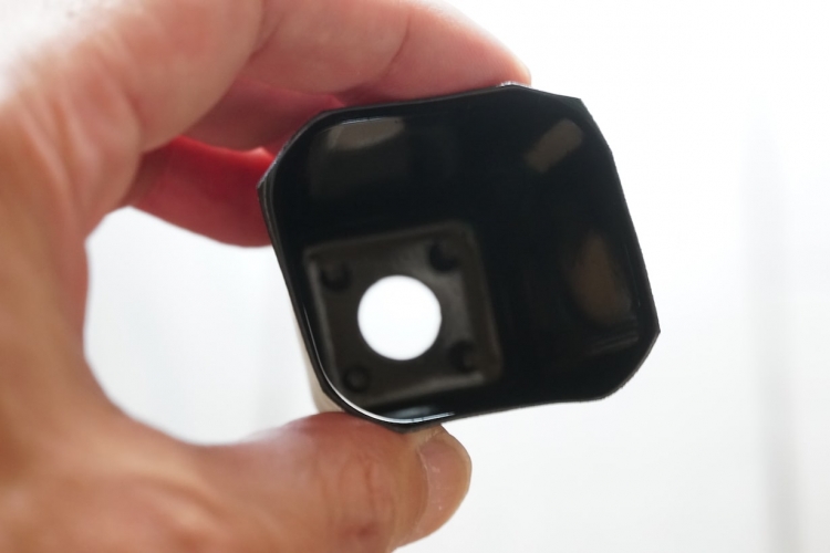 底に穴もあいている