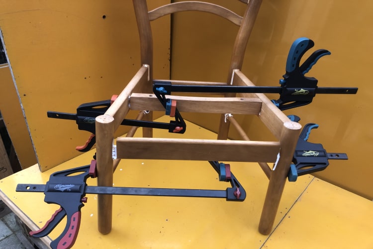 大工直伝、椅子をDIYで修理する方法。クッションカバーを張り替える方法も解説