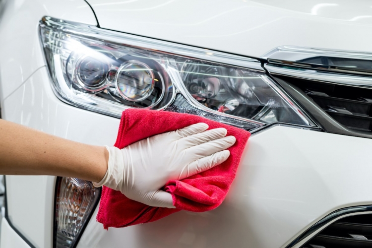 ヘッドライトの黄ばみ くすみを落とす方法 原因から予防策まで徹底解説 となりのカインズさん