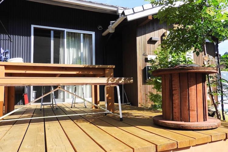 初心者でも簡単！ウッドデッキのDIY方法【準備～お手入れ】