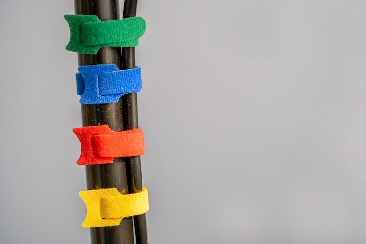 配線を上手に収納する方法は？テレビ裏やパソコン周りがすっきり！