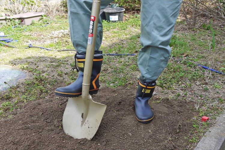 ショベル先に穴明けで負担軽減。創業360年・浅香工業の開発力が作業現場を救う