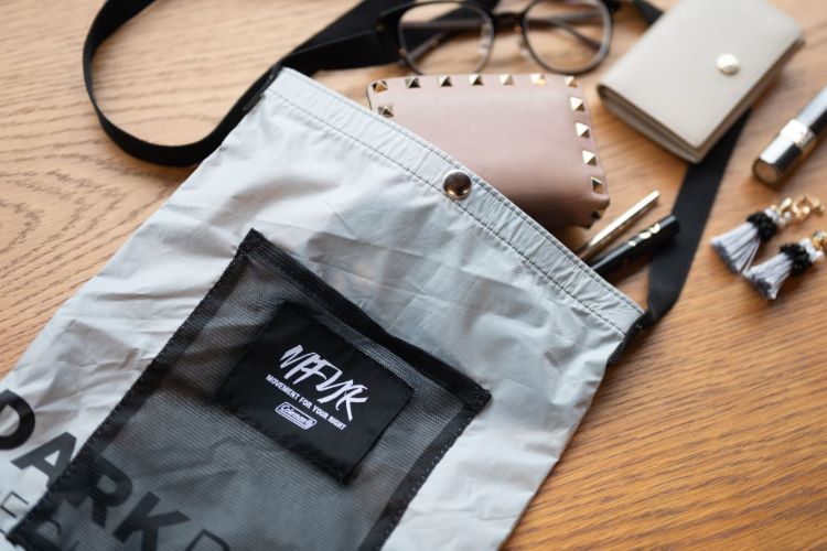 コールマンが廃棄テントにかける魔法。世界で一つのお洒落なバッグへ