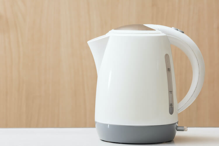 電気ケトルの白い汚れは水垢！掃除方法とおすすめグッズを紹介
