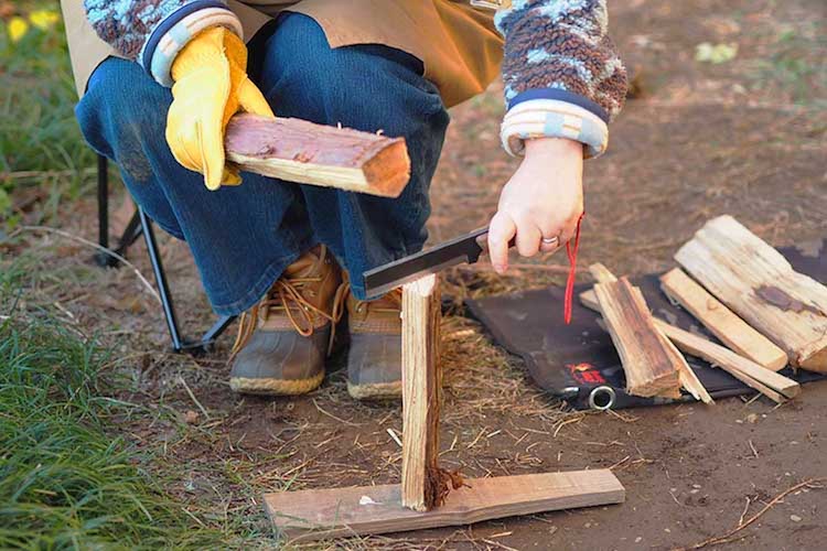 女子キャンパーにもおすすめ！ 扱いやすくて高性能なナイフ・刃物の種類と使い方