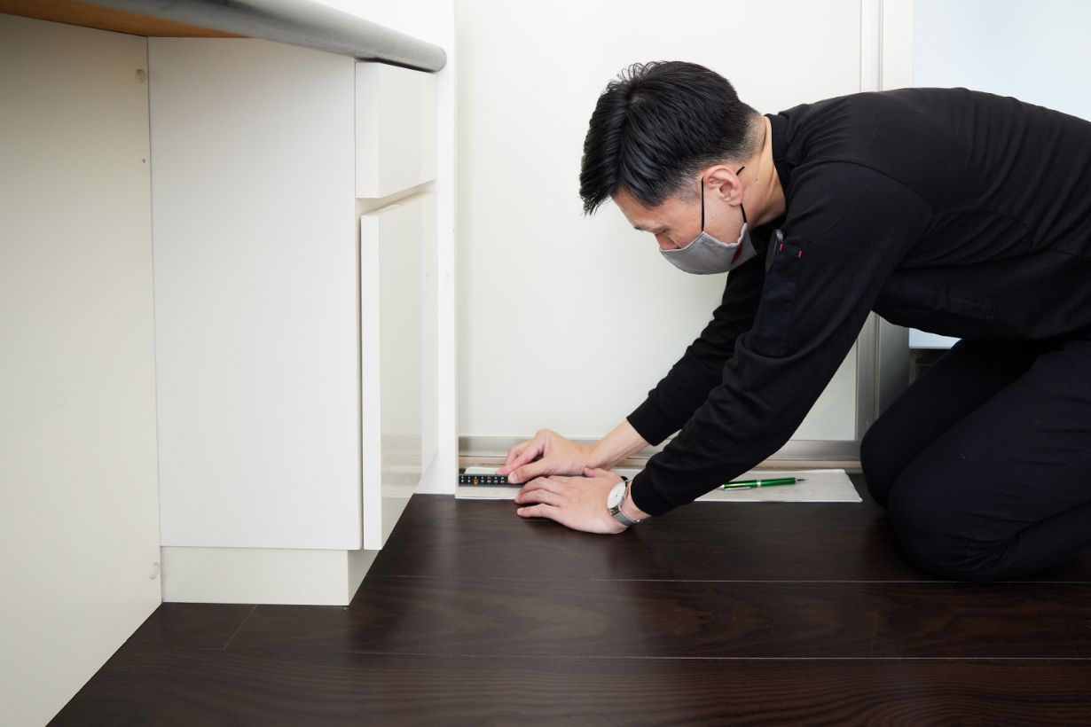 洗面所の床のセルフリフォームに挑戦 水や汚れにも強い 貼るだけ のフローリングdiy となりのカインズさん 洗面所の床のセルフリフォームに挑戦 水や汚れにも強い 貼るだけ のフローリングdiy となりのカインズさん