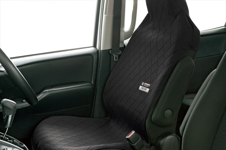 【車のシートカバー】なぜ「防水」全盛のなか「吸水」が支持を得たのか？