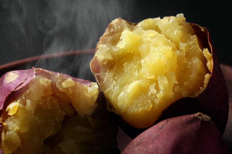 自宅で簡単！レンジやフライパンで作るおいしい焼き芋の作り方