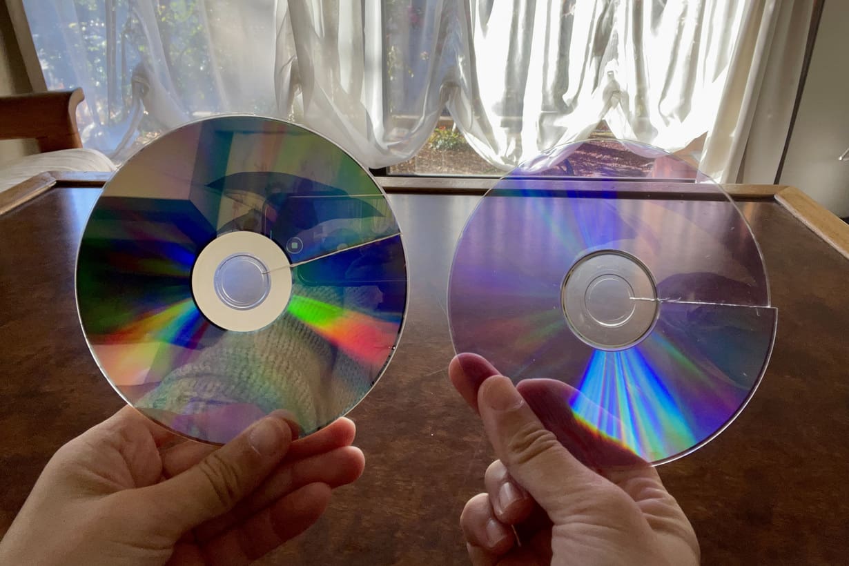 いらないCDでミラーボールをDIYした結果、トイレがアゲアゲ空間に 