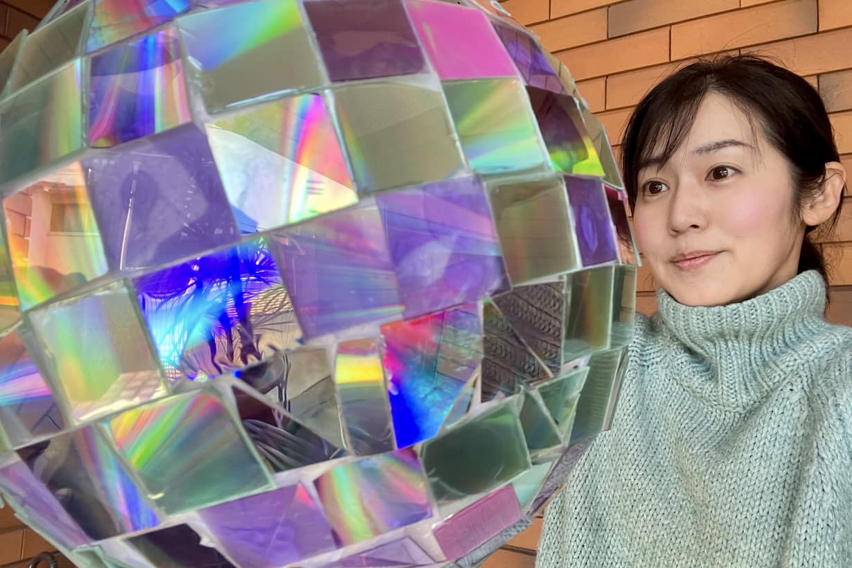 いらないCDでミラーボールをDIYした結果、トイレがアゲアゲ空間に