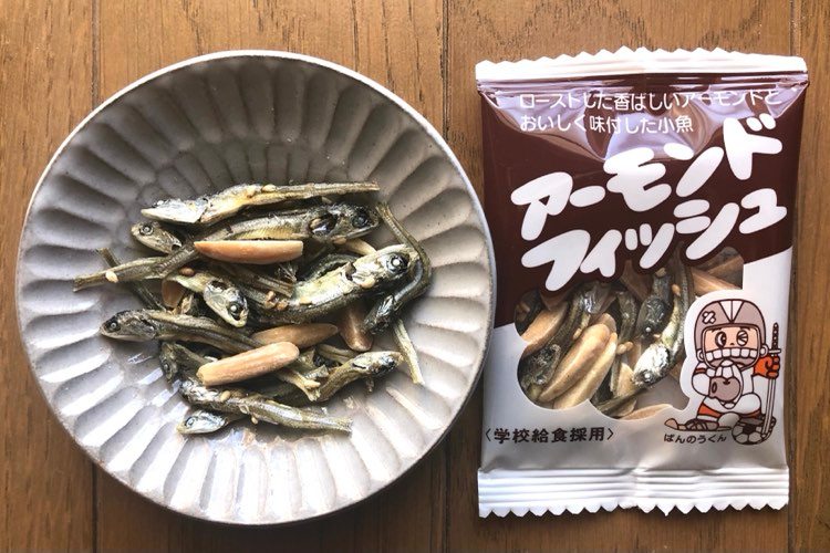 アーモンドフィッシュが爆売れ中。給食採用から40年売れ続け、製造ラインはパンク寸前