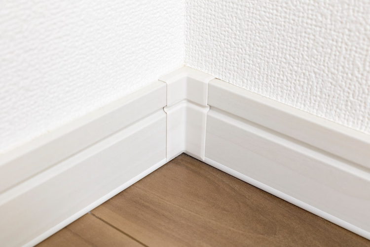 巾木（はばき）の掃除を始めよう！ マスキングテープで汚れ予防も