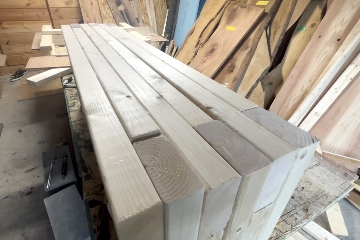 動画で解説】ボンドで接着するだけ。DIY初心者でも簡単にベンチを作る