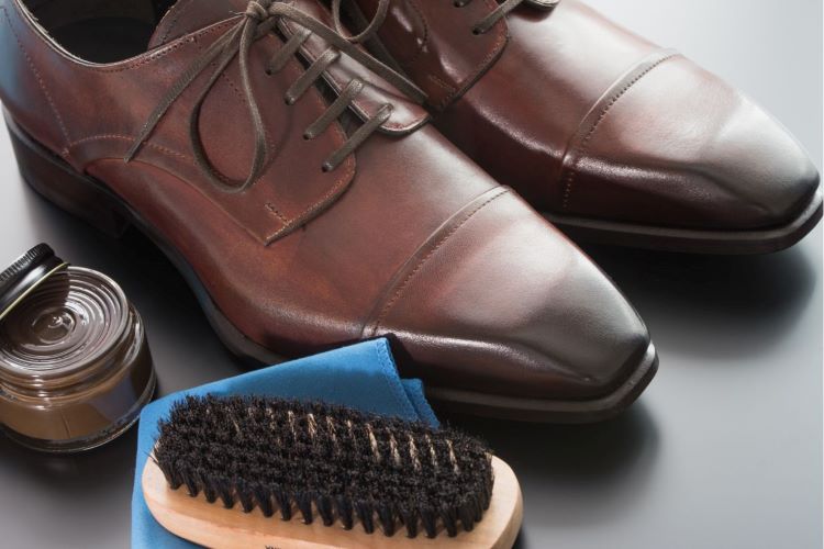 革靴はどうメンテナンスする？ 日常のケアや本格的なお手入れを解説