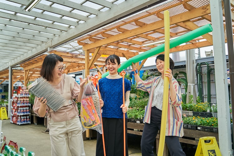 ゴムホースを使って夏にぴったりの「いい線」アクセサリーをDIYしてみた