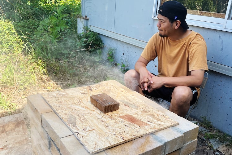 耐火レンガ100個で炉を手作り！庭で北京ダックならぬ「北京チキン」を焼く