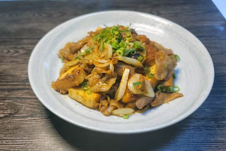 料理研究家・リュウジの簡単やばうまレシピ「厚揚げの豚味噌炒め」