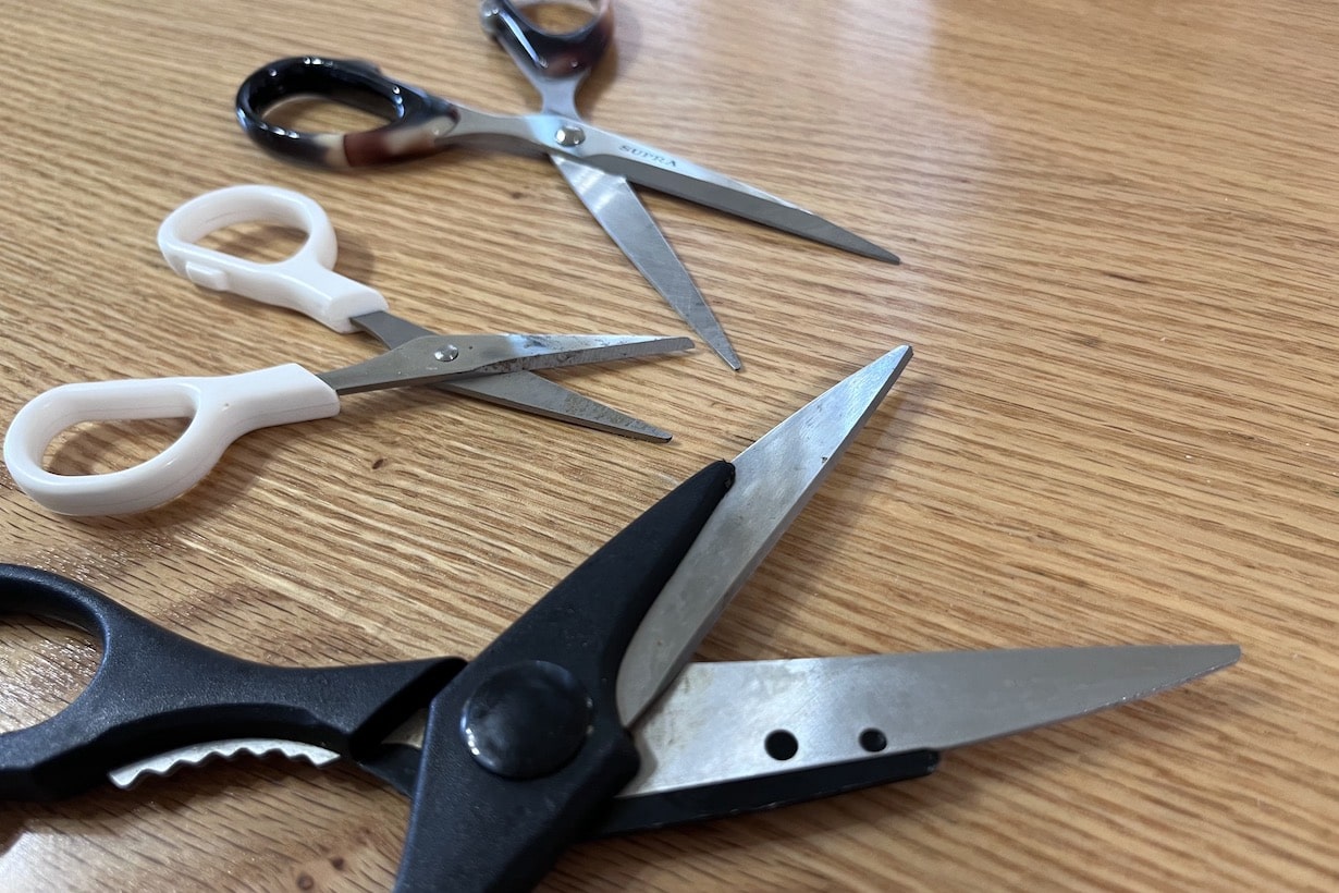 金属磨きのピカール液で包丁やハサミ シンクの汚れもピッカピカに となりのカインズさん