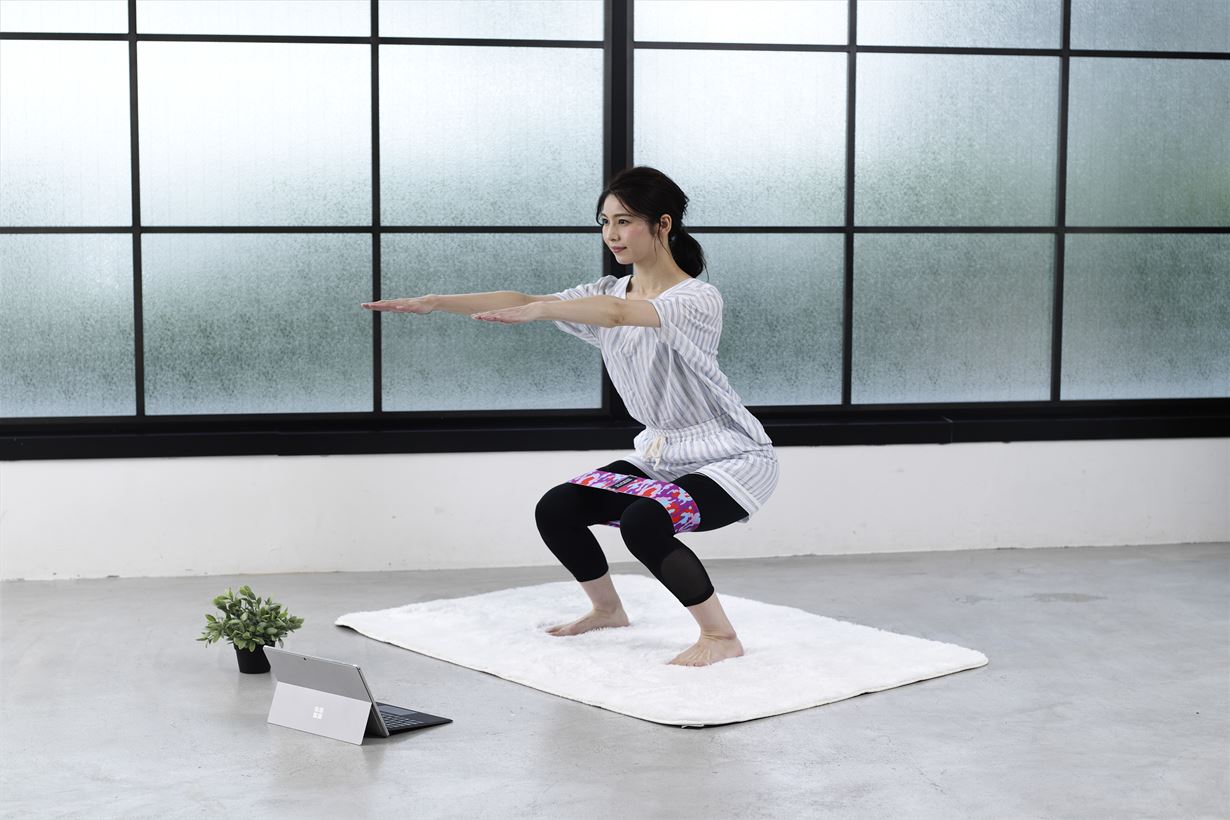 美尻トレーニングを自宅で簡単に。アルインコのスクワットバンドが選ば