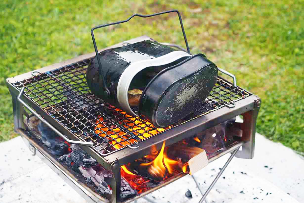 ご飯を炊くだけじゃない。飯盒ひとつでできるオーブン料理やグリルメニュー、スイーツレシピ9種 | となりのカインズさん