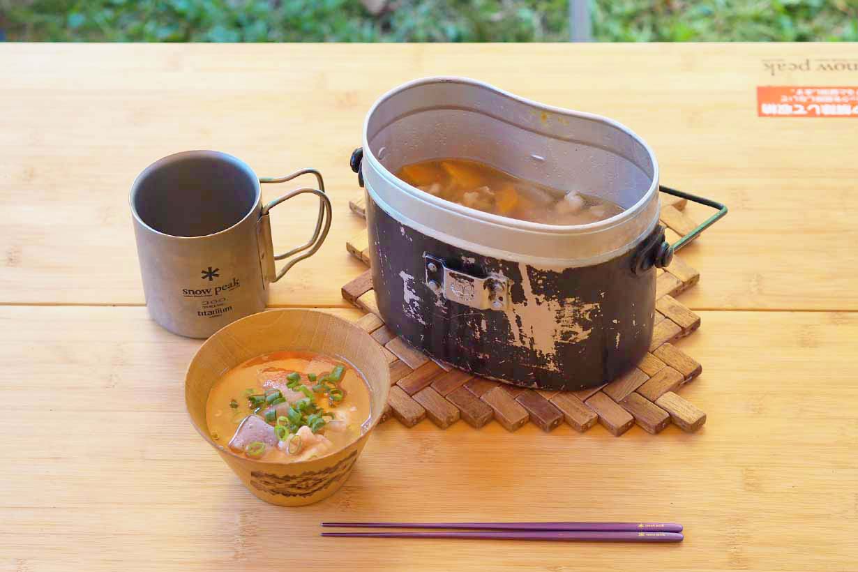 ご飯を炊くだけじゃない。飯盒ひとつでできるオーブン料理やグリルメニュー、スイーツレシピ9種 | となりのカインズさん