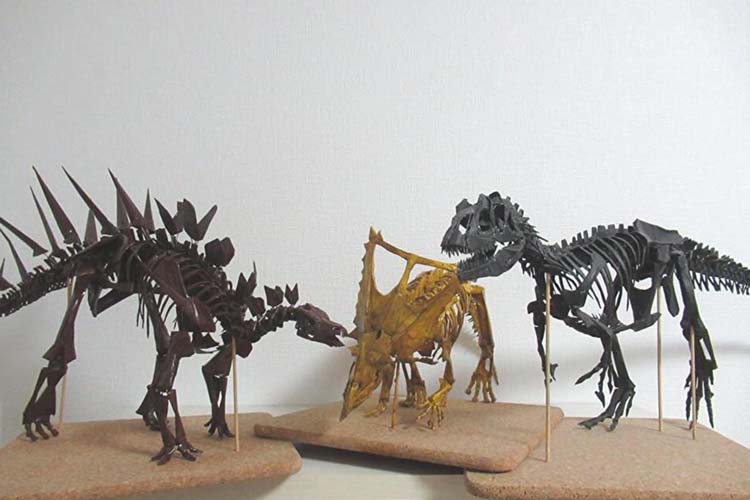 恐竜愛20年の“折り紙”恐竜クリエイター。 折り紙で作られた恐竜骨格が今にも動き出しそう...