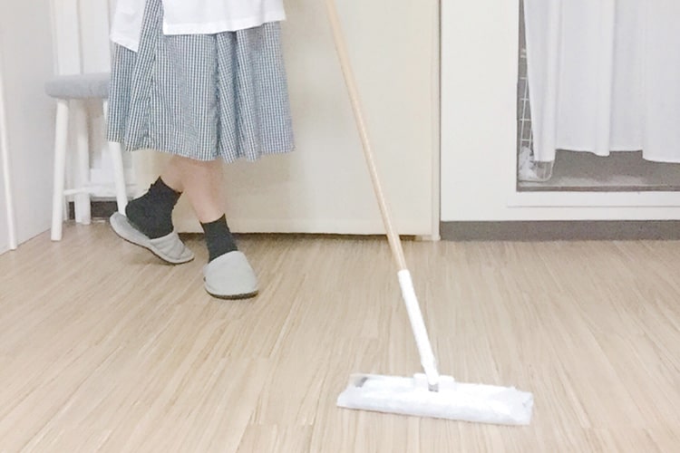 床掃除の秘訣！おすすめ洗剤と場所ごとの掃除方法を紹介