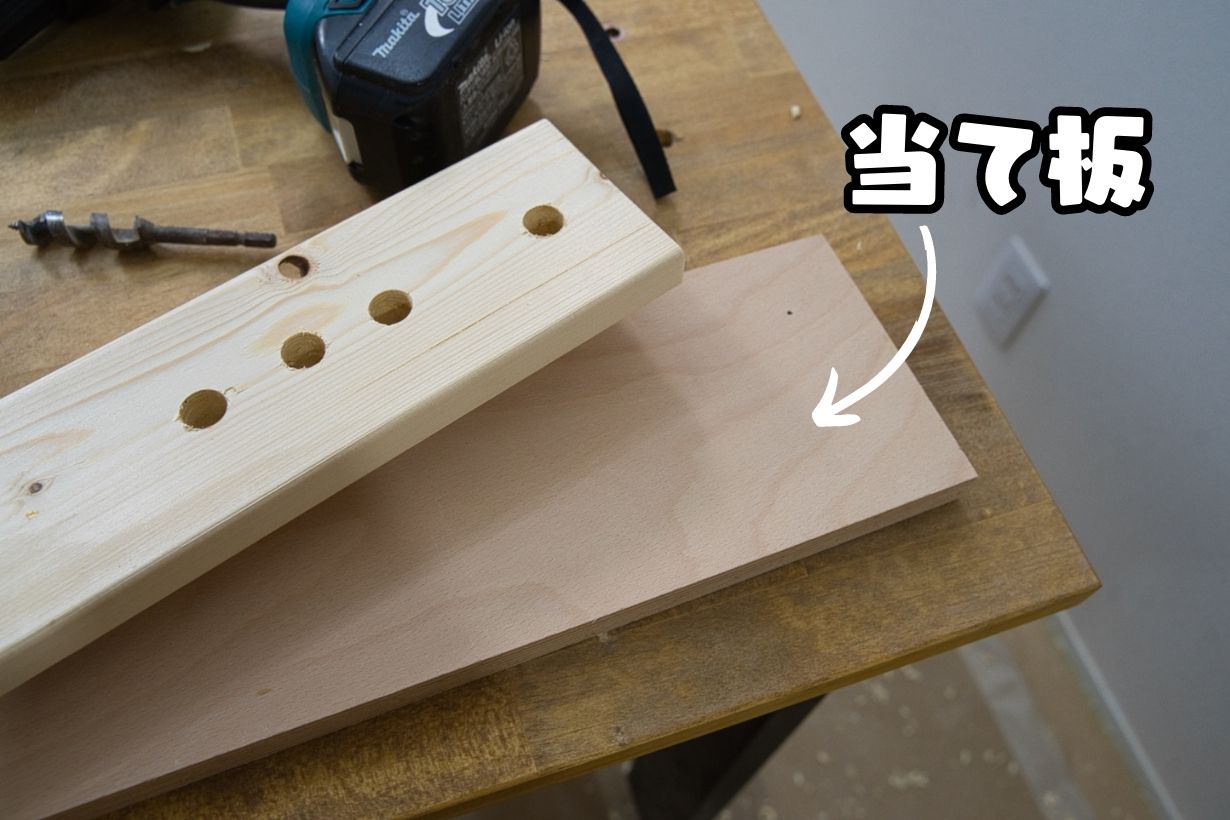 DIYで木材にきれいな穴を開けるための3つの方法とドリルの使い方を木工 
