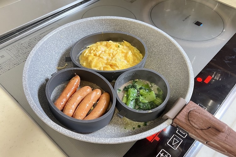 フライパンひとつで同時調理。カインズの「シリコーンリング」で時短も節約もできてもう手放せない！