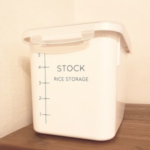 15年前に買った米びつをカインズで買い替えたら長年の不便が解消され歓喜