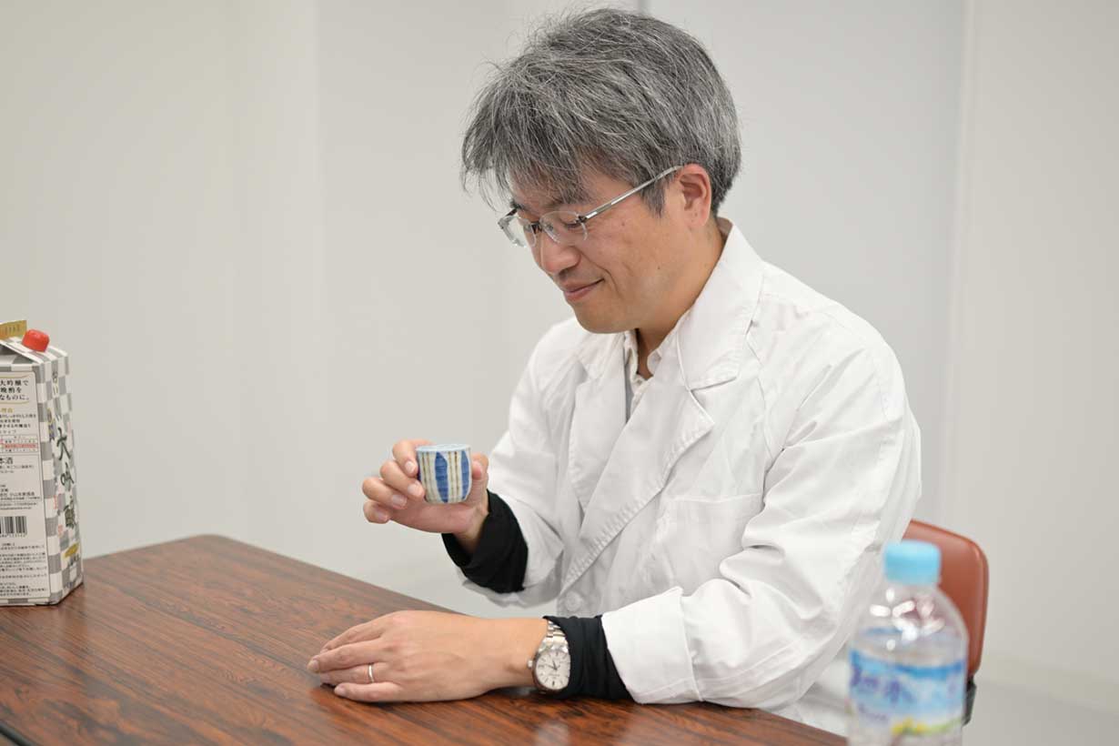 味を吟味中の数岡教授