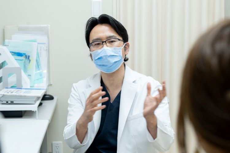 倦怠感や頭痛、集中力の低下は花粉症が関係してるかも？ 意外な症状と対処法を耳鼻科医に聞いた