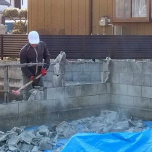 古民家の周りのブロック塀を解体したい! プロの方に聞いてみた。自分でもやってみた。 古民家の周りのブロック塀を解体したい! プロの方に聞いてみた。自分でもやってみた。