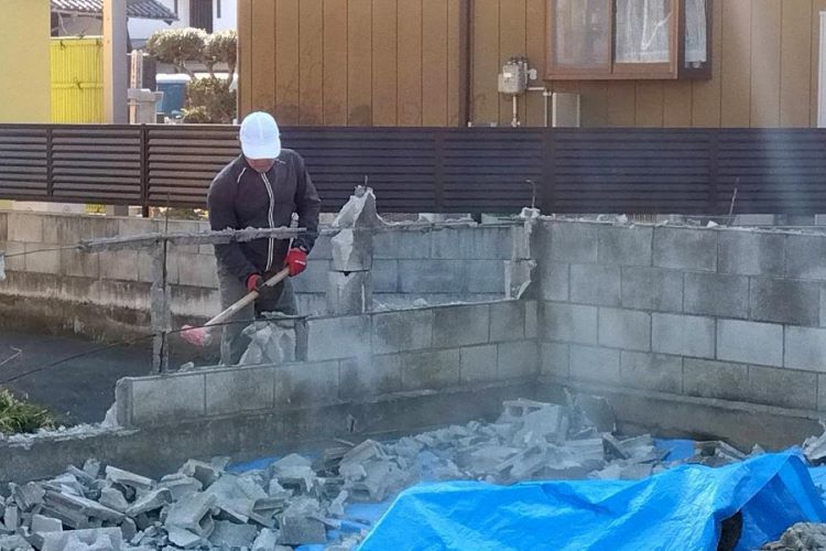 古民家の周りのブロック塀を解体したい!プロの方に聞いてみた。自分でもやってみた。